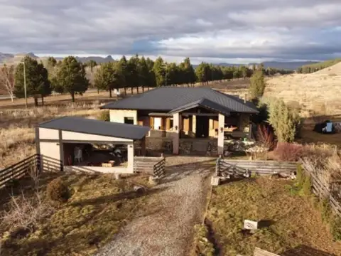 Casa en venta - 5 Dormitorios 3 Baños - Cochera - 1.200Mts2 - Junín de Los Andes