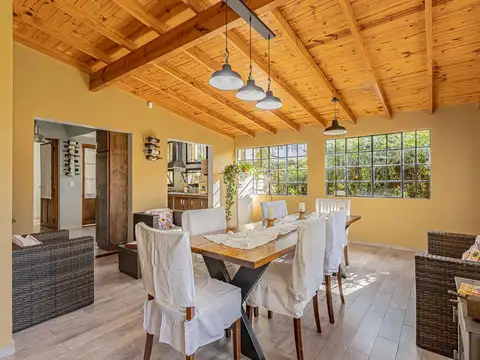 Casa 5 ambientes con 4 baños