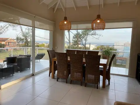 Casa en Alquiler Temporal con 2 cocheras