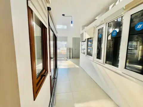 Local comercial - doble altura - Haedo