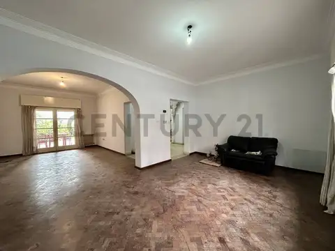 Venta - Lote con casa para desarrollo (PB+10) o institución | Mendoza 2900, Barr