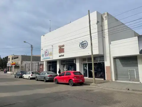 3 LOCALES SOBRE AV. KENNEDY JUNTOS O SEPARADOS