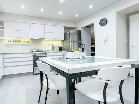Depto Tipo Casa 6 ambientes con 4 baños