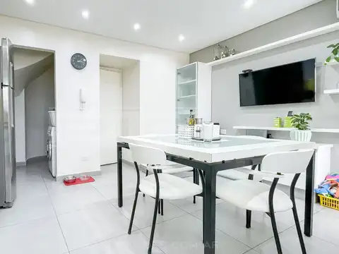 Depto Tipo Casa en Venta con 2 cocheras
