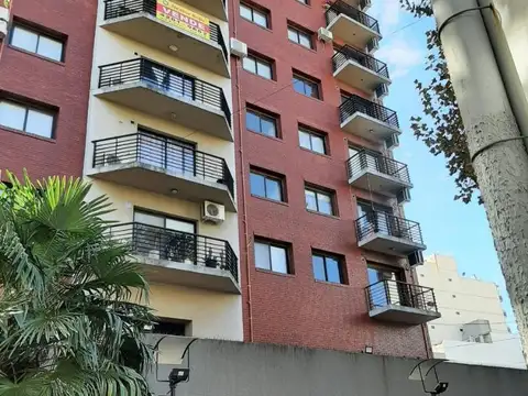 Depto. 2 amb. con cochera Avell. Centro.