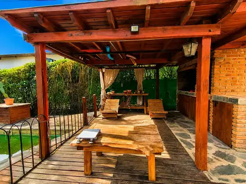 Casa 6 ambientes con 2 baños