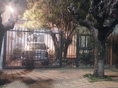 EN VENTA EN PALOMAR CASA MULTIFAMILIAR CON SALIDA A LAS 2 CALLES BELGRANO Y MORENO - FICHA 10095