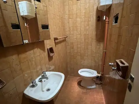Local en Alquiler en Jose Leon Suarez, $ 1.800.000