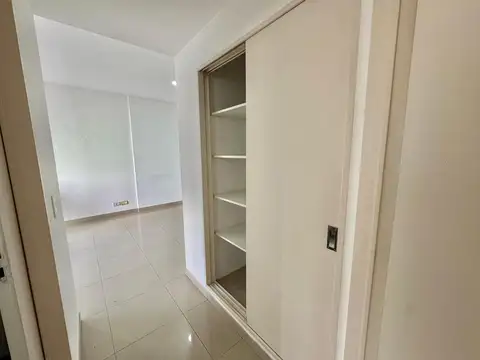 Alquiler | OFICINA 2 Ambientes con Amplio Balcón | Monte Castro