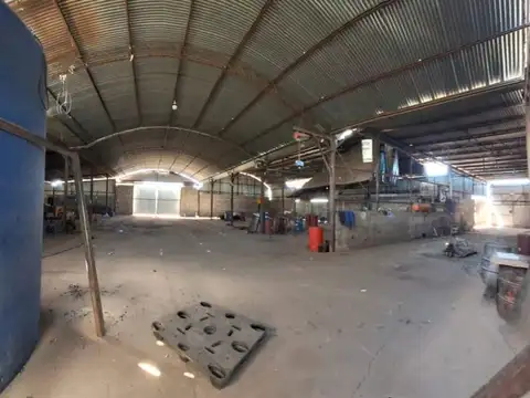 VENTA DE GALPON INDUSTRIAL CON CASA Y CANTERA
