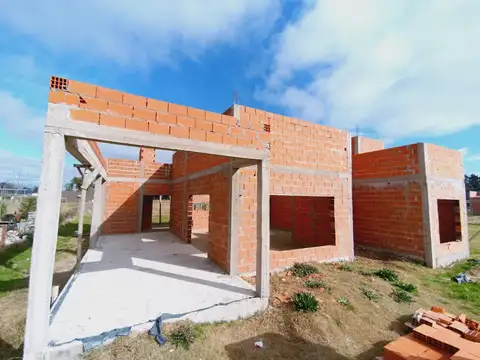 Casa 3 ambientes con 2 baños