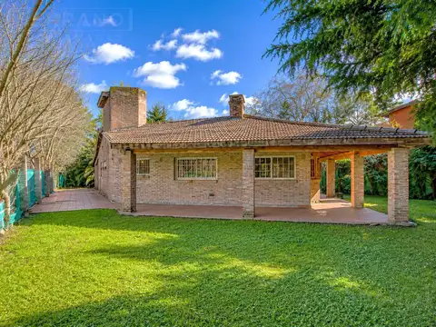 NOE. Venta. Casa 3 Ambientes. Con Pileta Y Gas Natural. Barrio Parque Sakura
