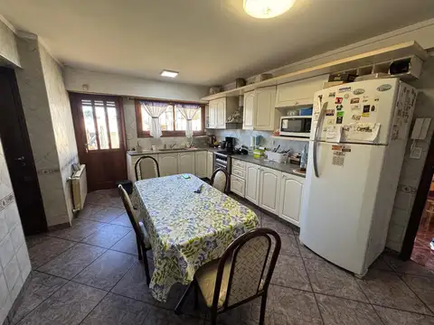 Casa 6 ambientes con 3 baños