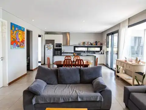 Casa 5 ambientes con 2 baños