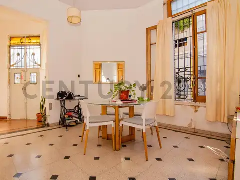 Venta Casa de 2 Dormitorios + comodin a reciclar en Echesortu, Rosario
