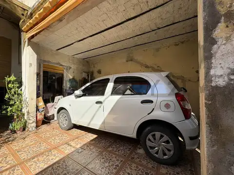Casa 6 ambientes con 1 baño