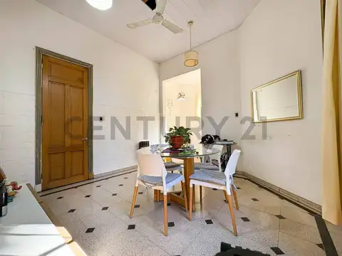 Venta Casa de 2 Dormitorios + comodin a reciclar en Echesortu, Rosario