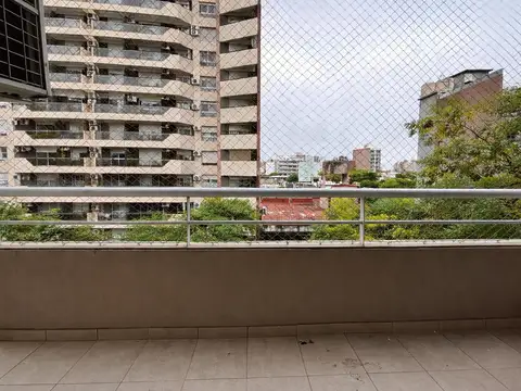 Semipiso 2 dormitorios con balcon al frente en Abasto