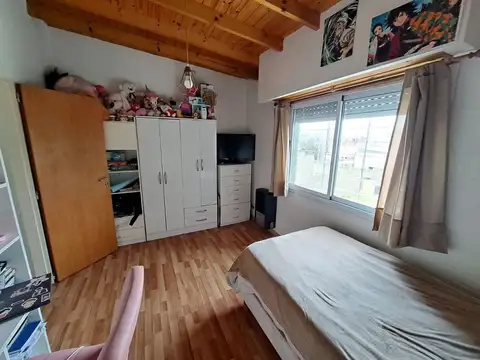 CASA EN VENTA 4 AMBIENTES EN EZEIZA CON PILETA