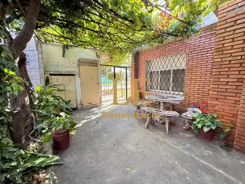 Casa en Venta con 4 cocheras