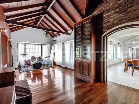 Casa 6 ambientes con 5 baños