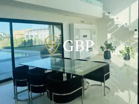 Casa 4 ambientes con 4 baños