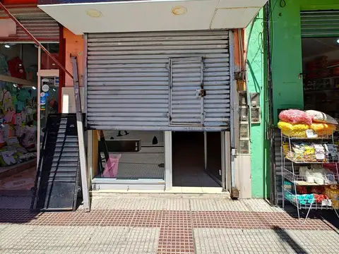 Excelente local comercial en pleno centro de Laferrere