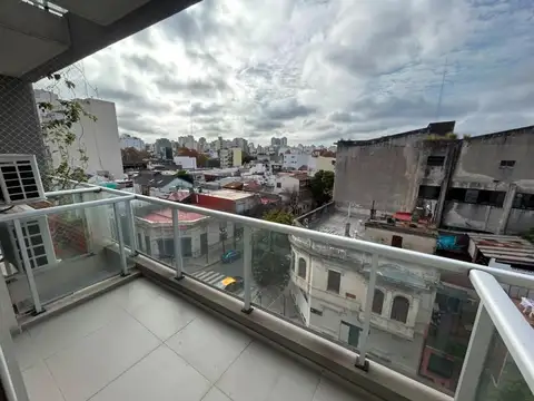 Castro Barros 1400, Piso 5