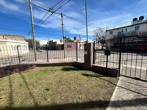 Casa 8 ambientes con 3 baños