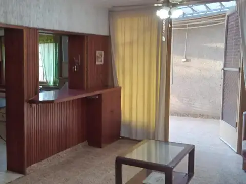 Casa 4 ambientes con 1 baño