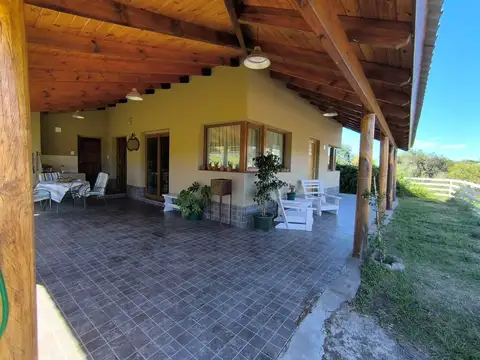 Casa 5 ambientes con 2 baños