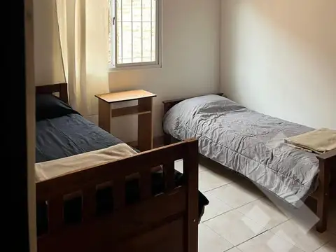 Casa en Alquiler con 3 cocheras