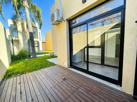 Casa en Venta con 1 cochera