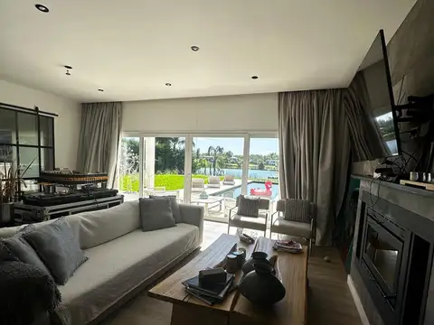 Casa 5 ambientes con 3 baños