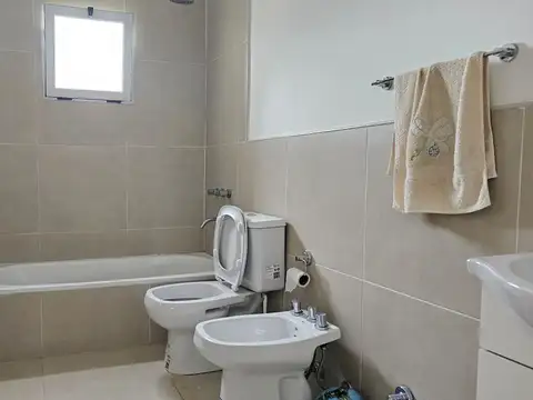 Casa 4 ambientes con 3 baños