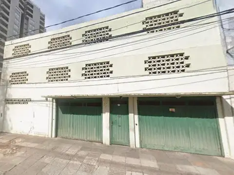 Cochera cubierta fija en venta, en Olivos.