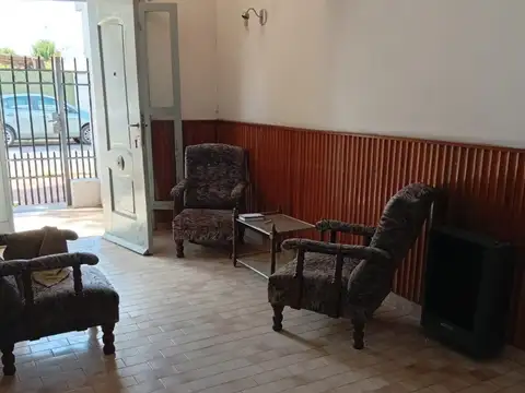 Casa 5 ambientes con 1 baño