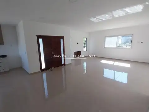 Casa 4 ambientes con 3 baños