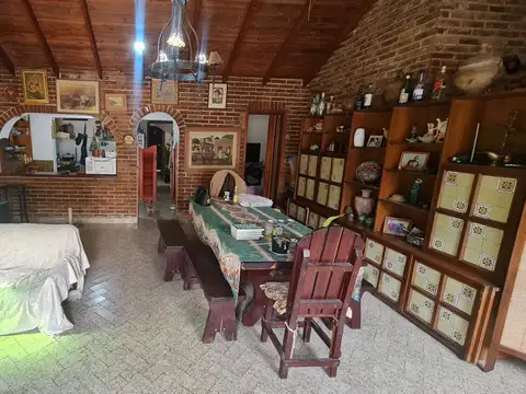 VENTA DE DOS CASAS EN AMPLIO TERRENO DE 8.66 X 32.77 BERNAL