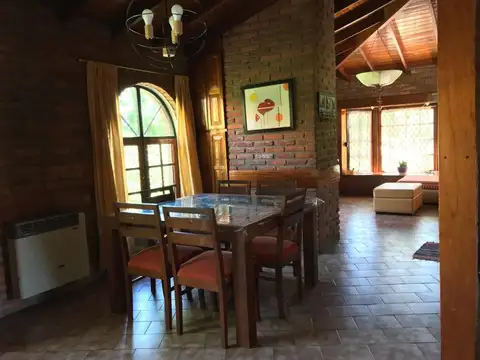 CASA EN VENTA, OPORTUNIDAD  4 AMBIENTES