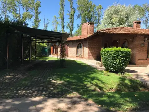 CASA EN VENTA, OPORTUNIDAD  4 AMBIENTES