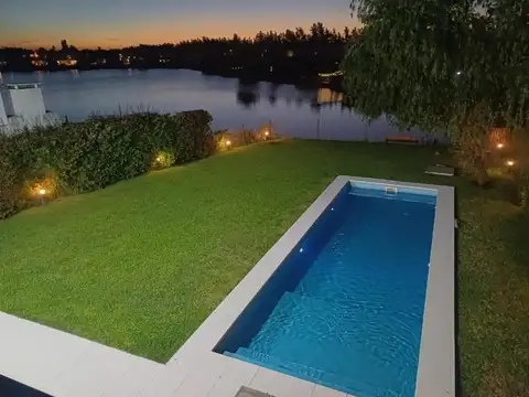Casa en Venta con 5 cocheras
