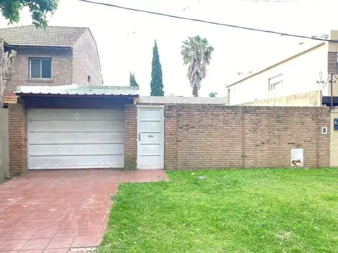 Casa en venta. Fisherton R. Parque y pileta.