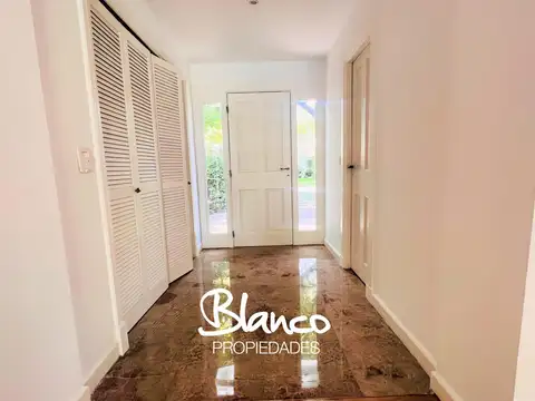 Casa en Venta con 4 cocheras