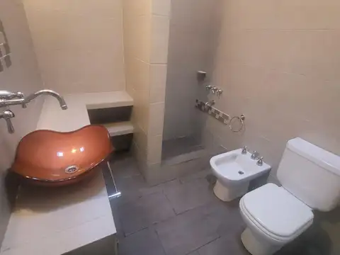 Casa en Alquiler con 2 cocheras