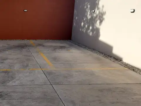 CASEROS comoda cochera . Oportunidad !