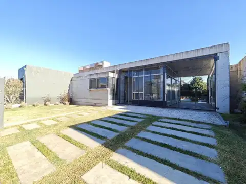 Moderna propiedad de 2 dormitorios en Cantegril