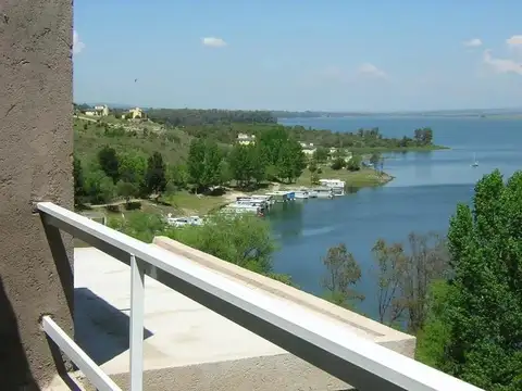 Venta de quinta vacacional  con 10 ambientes y 9 dormitorios en Calamuchita