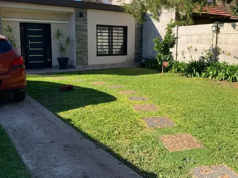 HERMOSA CASA EN SOURIGUES U$S 85.000.-