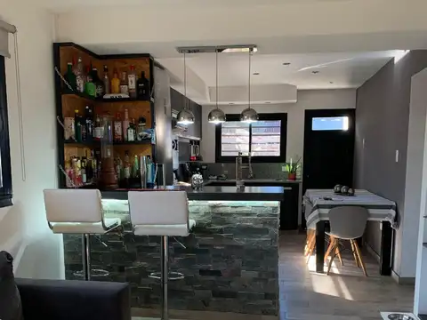 HERMOSA CASA EN SOURIGUES U$S 85.000.-